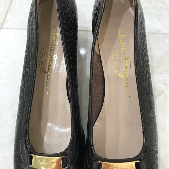 SALVATORE FERRAGAMO {8A2} Brown Embossed Leather Pumps - Picture 12 of 15
